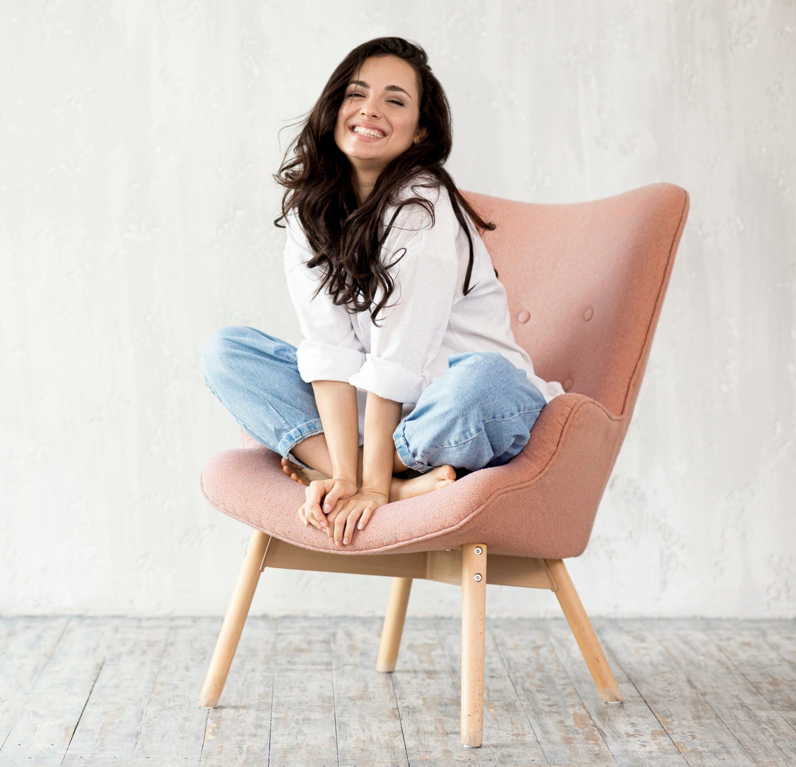 front-view-smiley-woman-posing-chair